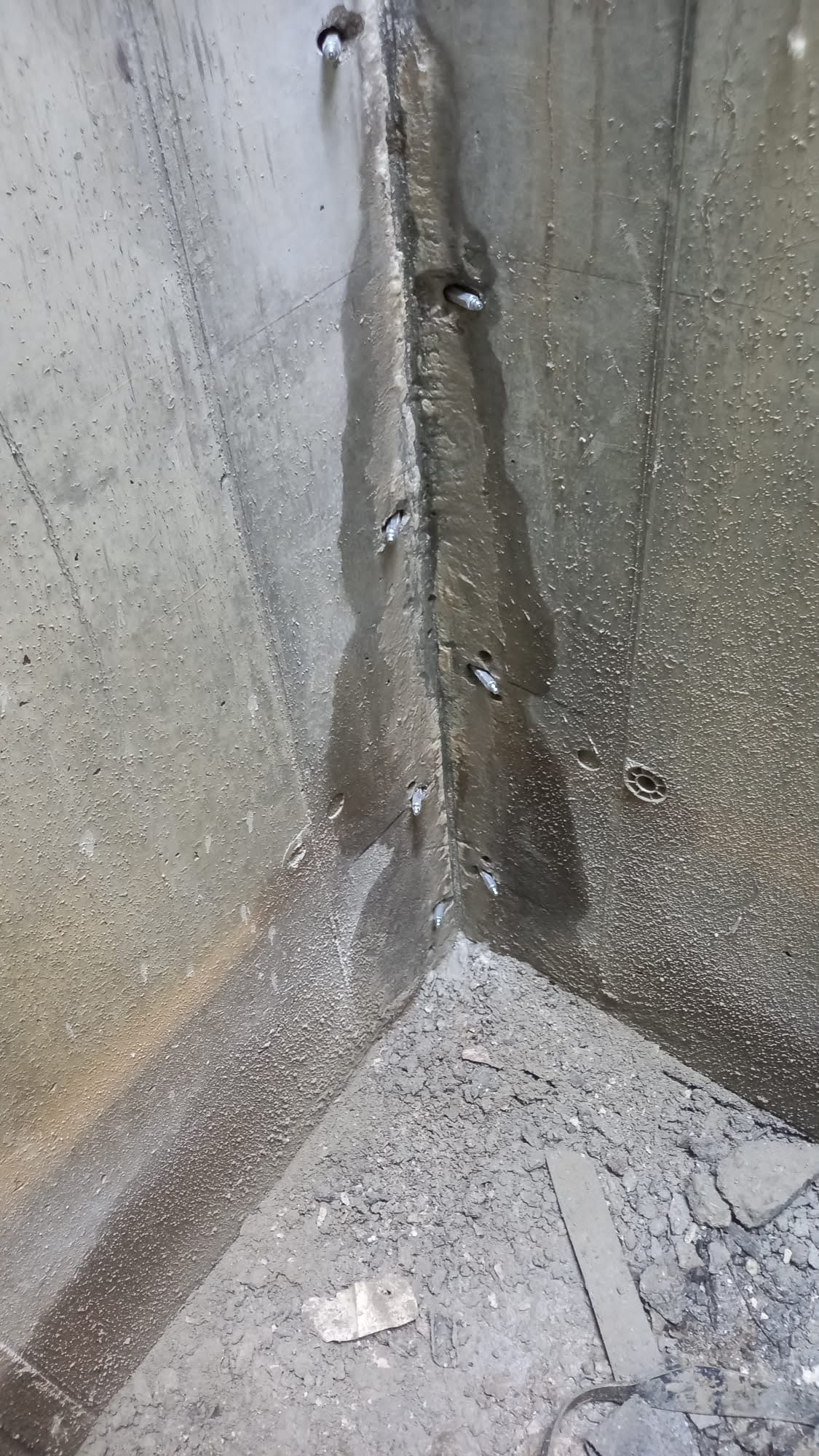  Injectari / injectii fisuri umede beton 